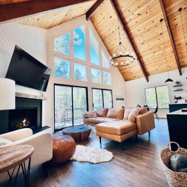 Brentwood Haus、レイク・アローヘッドのホテル
