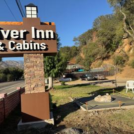The River Inn, hotel a Three Rivers