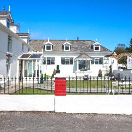 Waterfall House, Hotel in Ardcahan Bridge
