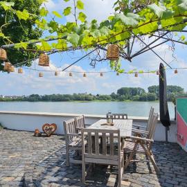 Ihr Ausblick - Charmantes Ferienhaus in Rheinlage - RheinPerle, hotel in Wesseling