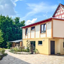 Amber Ferienhain - Ferienhaus 'Kirsche' mit verwunschenem Garten & privater Sauna