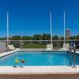 Mercure Arles Centre Arenes, хотел в Арл