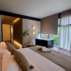 Room 11 by 10 Mentigi