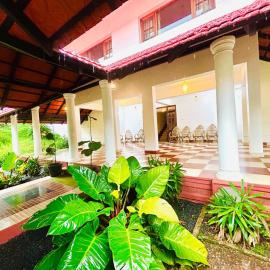WAYANAD RESORT VILLA Service، فندق في Meppādi