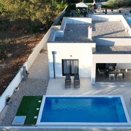Villa Zara Blu with pool – hotel w mieście Briševo