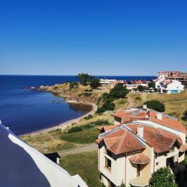 Стаи за гости Кирови, hotel di Ahtopol