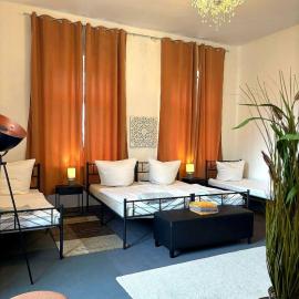 Nr 10 Modernes helles Ferienzimmer für vier Personen familienfreundlich mit gemeinsamer Dusche