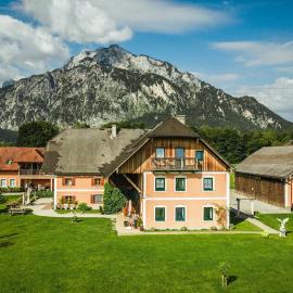 Reschbergerhof Appartements by Geierspichler, hotel Anifban