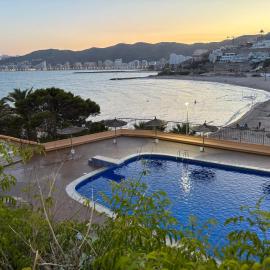 Vista al mar con piscina, hotel a Faro de Cullera