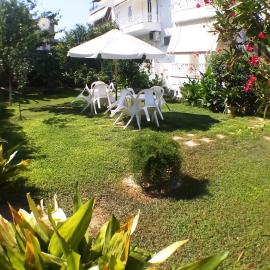 Araliki Apartments & Studios