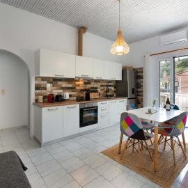 Meraki Apartment by PaxosRetreats, Hotel in Longos
