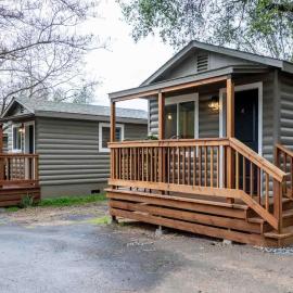 Columbia Cabins Cabin 4、ソノラのホテル