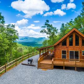 Panoramic Smoky Mountain Cabin with Hot Tub & Fire Pit