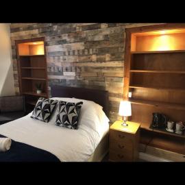106 Brynmill - Room 9 - Sea Views, hotel in Sketty