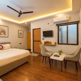 Golden M Riz Hotel & Restuarant, хотел в Лакнау