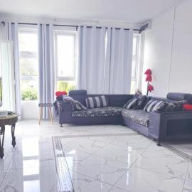 Family Perfect - Lovely New 2-Bedroom Apartment、Vacoasのホテル
