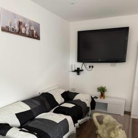 Stylish and Modern Space, Hotel in Shenley Brook End