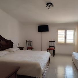 Family&Friends 5 - Valley View - Double-bed Room & Sofa Bed - Scenic landscapes - Cozy Rest Area - minutes from the sea & beach - No aircon & Shared Bathroom