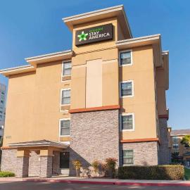 Extended Stay America Suites - Orange County - John Wayne Airport، فندق في شاطئ نيوبورت