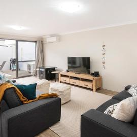 Marina Beach House- WIFI, AC in living rooms and upstairs
