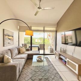 CR MARIPOSA RENTALS Brand New lake view Penthouse with office space