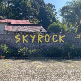 SKYROCK VILLA SG LEMBING, viešbutis mieste Sungai Lembingas