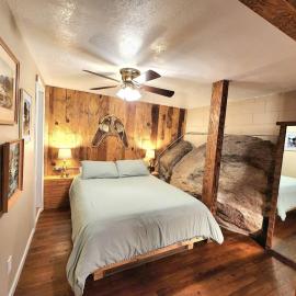 Bear Cave- Pet Friendly Suite in Shaver Lake, hotel in Shaver Lake