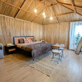 Qantab Hut, hotel in Muscat
