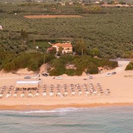 Lagouvardos Beach House: Marathopolis şehrinde bir otel