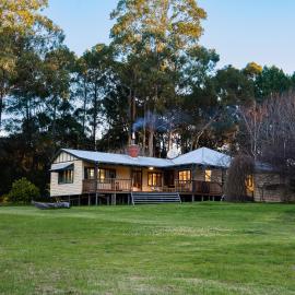 The Farmhouse, elegance in the Margaret River coastal countryside, Hotel in Rosa Brook