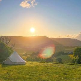Campston Hill Wild Glamping, hótel í Llangattock Lingoed