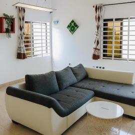 Cozy apartment in Calavi-Akassato - V2, hotell i Abomey-Calavi