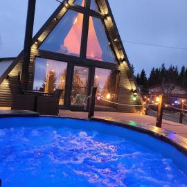 Cabana Golden Sunset, Hotel in Mărişel