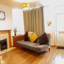 Mansfield House - Sleeps 10, Free Parking, WiFi - Weekly & Monthly Stay Deals!