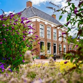Herberg Het Rechthuis、Rinsumageestのホテル