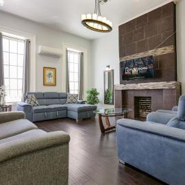Elegant 4BR Condo in Downtown