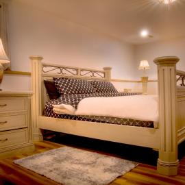 Calgary में, होटल Extra Spacious vintage styled basement apartment - private