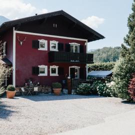 Chalet Austria, famous ski areas around us, 15 min to salzburg city, direct mountain view, up to 10 people