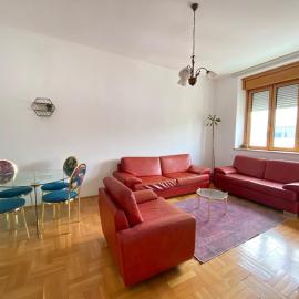 Heart of the city big 1BR on Independence square