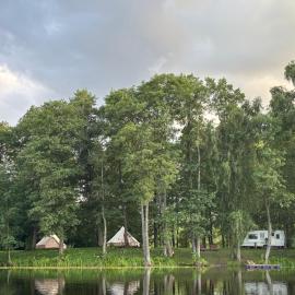 Glamp Juodis, khách sạn ở Ubiškės