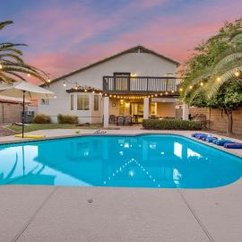 Sparkling Saltwater Pool - Spa - Firepit - WiFi - 4BR 3BA - Free Netflix, hotel u gradu 'Phoenix'