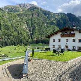 Ferienhof - agritur Mairulrichhof, hotel em Martello
