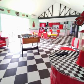 GITE diner AMERICAIN, hotel in Clévilliers