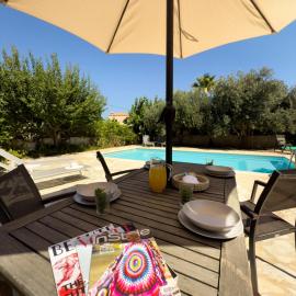 Villa Karneios - Private Pool near Chania & Beach, hotel din Tavronitis