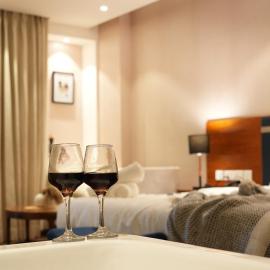 Boutique Stay w Private Jacuzzi - Belmore Stays