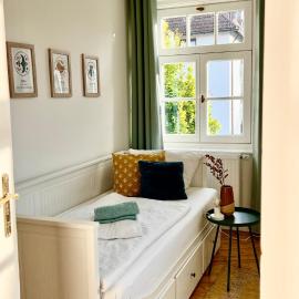 White Midsommar - Stilvolle Wohnung, 4 Schlafzimmer, Küche، فندق في لاندشوت