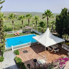 Chalet Rural Las Rozas, hotel in Alcaudete
