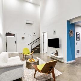 Posh Lofty Pad in Central Redmond - 92 Walkscore!