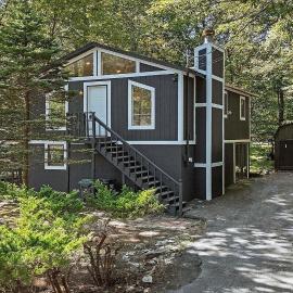 New The Hill Escape, HotTub, Deck, Fire Pit!