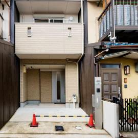 夏様二条南 6 min walk Nijo St, Entire private house, 3 bedrooms, Up to 6 guests, 2 toilets
